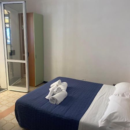 Caravella Hotel Deiva Marina Kültér fotó