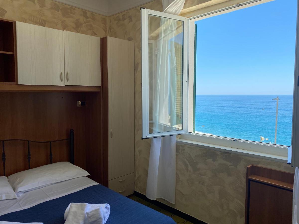 Caravella Hotel Deiva Marina Kültér fotó