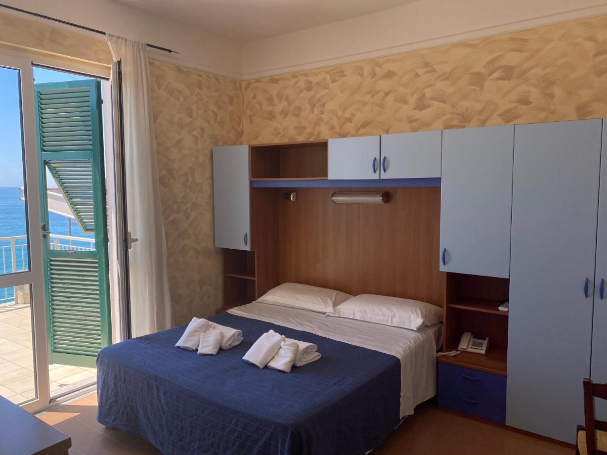 Caravella Hotel Deiva Marina Kültér fotó