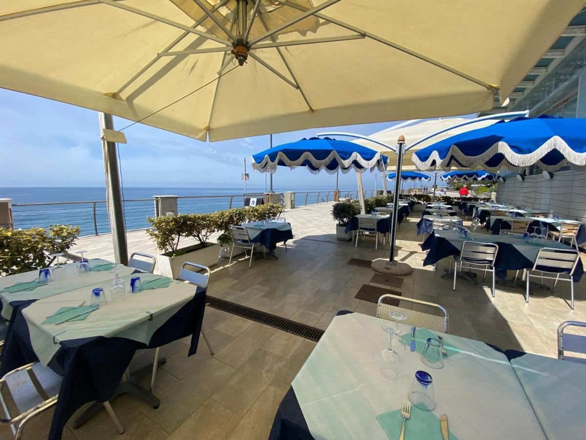 Caravella Hotel Deiva Marina Kültér fotó