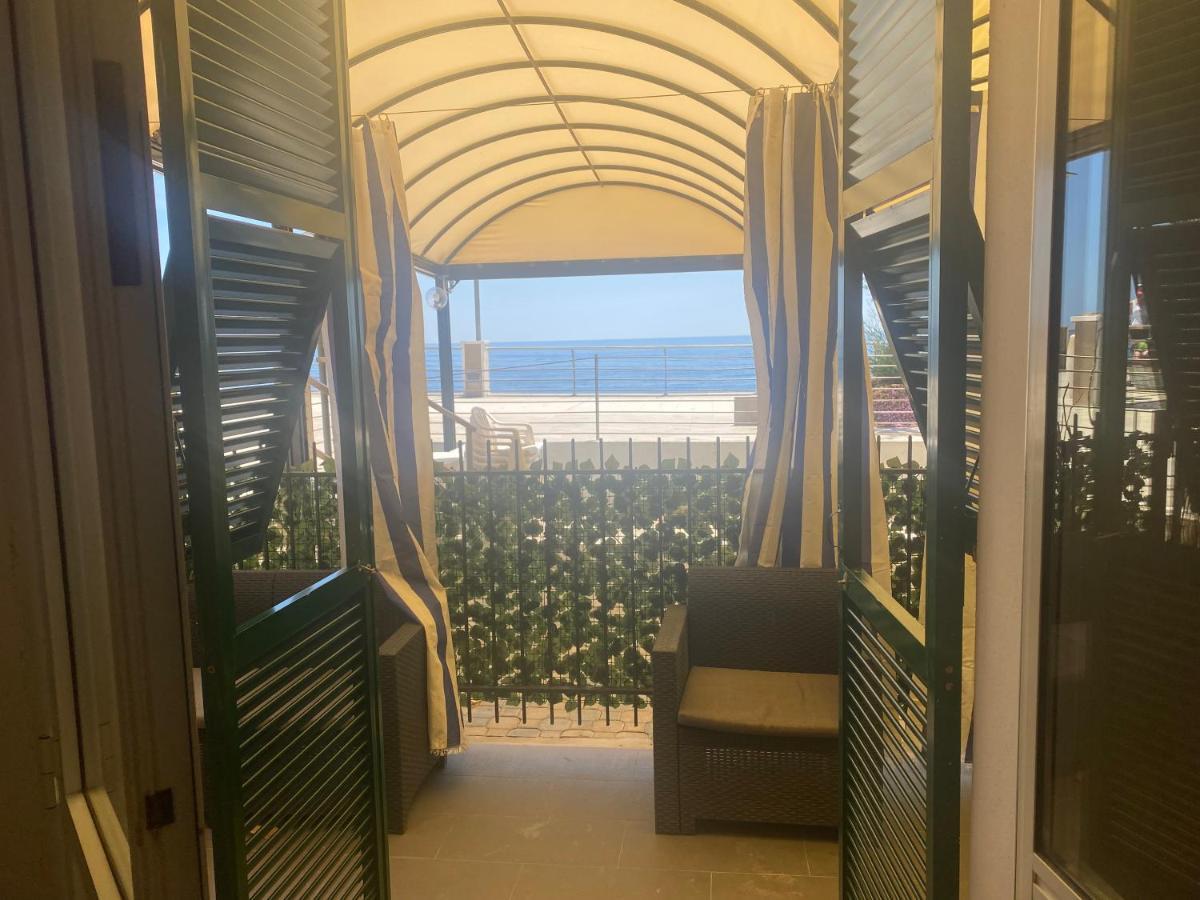 Caravella Hotel Deiva Marina Kültér fotó