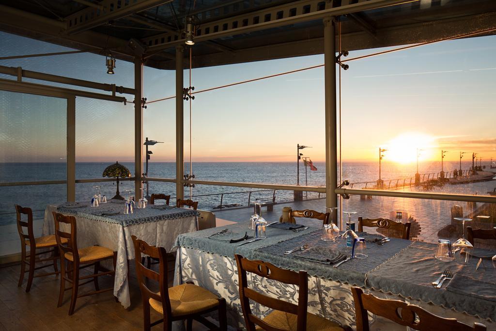 Caravella Hotel Deiva Marina Kültér fotó
