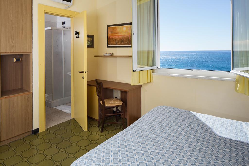 Caravella Hotel Deiva Marina Kültér fotó